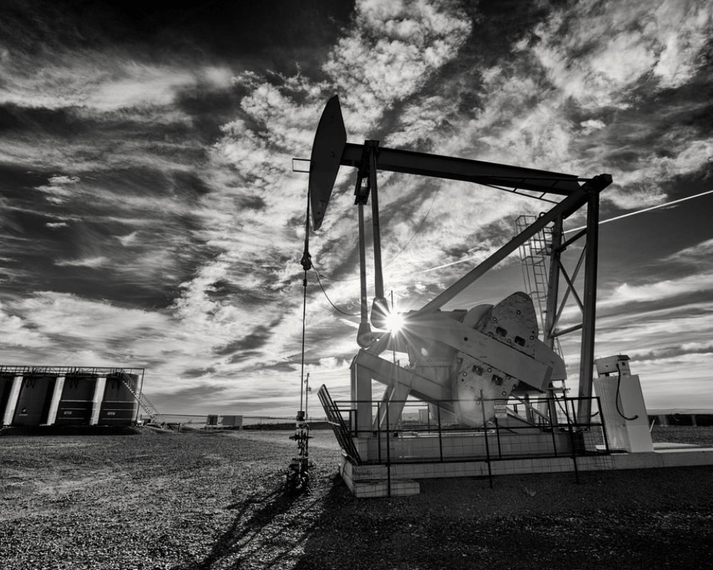 Photo of an oil rig